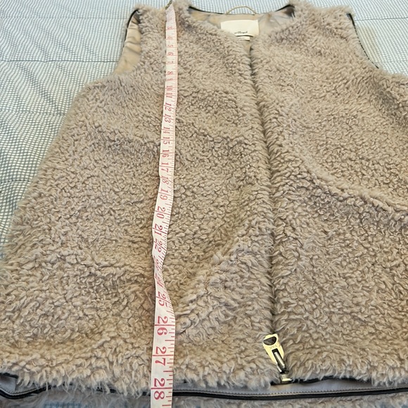 Wilfred Sherpa Zip Vest - Picture 2 of 5